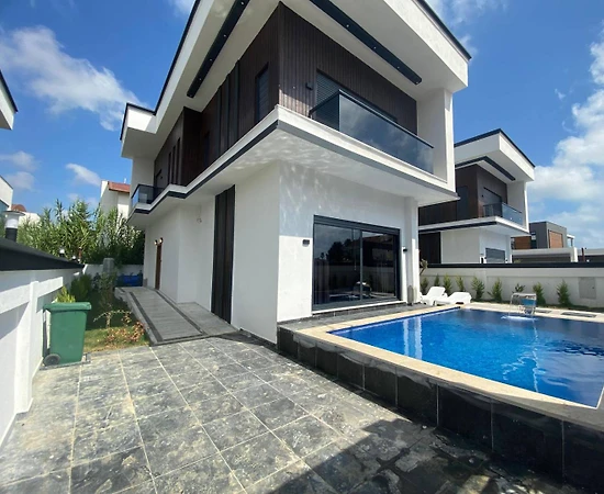 Serik Belek'te Modern Tasarıma Sahip, Özel Havuzlu, 3+1, Kiralık Villa - 1