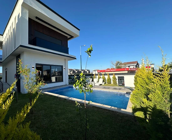 Serik Belek'te Lüks Tasarıma Sahip, Özel Havuzlu, Kiralık Villa - 1