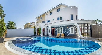 Serik Kadriye'de Ferah Tasarımlı, Yetişkin ve Çocuk Havuzlu, 3+1 Villa