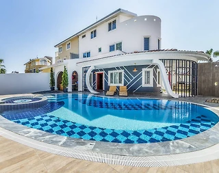 Serik Kadriye'de Ferah Tasarımlı, Yetişkin ve Çocuk Havuzlu, 3+1 Villa - 1