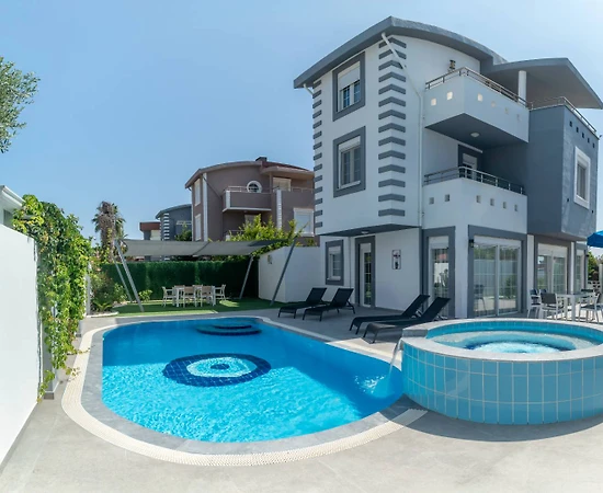 Serik Kadriye'de Geniş Ailelere Uygun, Özel Havuzlu, Ferah Villa - 1