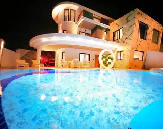 Serik Kadriye'de Geniş Ailelere Uygun, Özel Havuzlu, İkiz Villa - 5