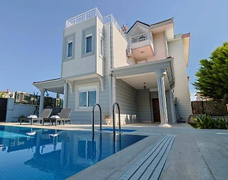 Serik Kadriye'de Geniş Ailelere Uygun, Özel Havuzlu, Konforlu Villa - 1
