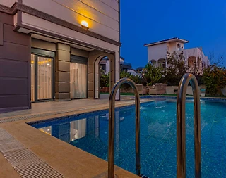 Serik Kadriye'de Geniş Bahçe İçerisinde, Özel Havuzlu, Konforlu Villa - 2