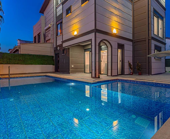 Serik Kadriye'de Geniş Bahçe İçerisinde, Özel Havuzlu, Konforlu Villa - 1