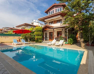 Serik Kadriye'de Geniş Bahçe İçerisinde, Özel Havuzlu, Konforlu Villa - 2