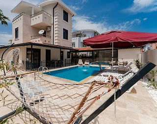 Serik Kadriye'de Kalabalık Ailelere Uygun, Özel Havuzlu, Modern Villa - 1