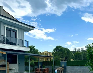 Serik Kadriye'de Lüks Tasarımlı, Yetişkin ve Çocuk Havuzlu, Şık Villa - 2