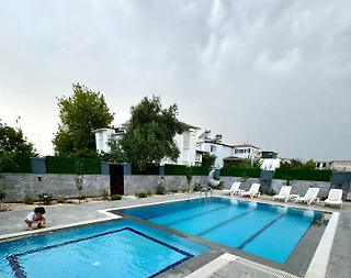 Serik Kadriye'de Lüks Tasarımlı, Yetişkin ve Çocuk Havuzlu, Şık Villa - 5