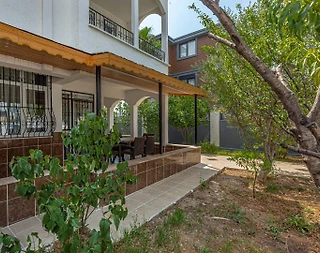 Serik Kadriye'de Merkeze Yakın, Geniş Bahçeli, Kiralık Villa - 2