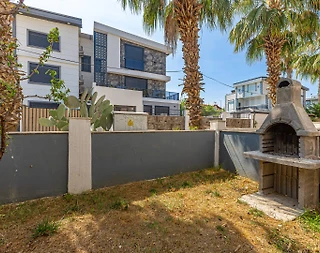 Serik Kadriye'de Merkeze Yakın, Geniş Bahçeli, Kiralık Villa - 4
