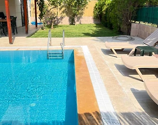 Serik Kadriye'de Merkeze Yakın Konumda, Özel Havuzlu, Ferah Villa - 2