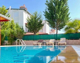 Serik Kadriye'de Merkeze Yakın Konumda, Özel Havuzlu, Ferah Villa - 3