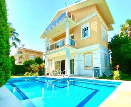 Serik Kadriye'de Merkeze Yakın Konumda, Özel Havuzlu, Kiralık Villa - 1