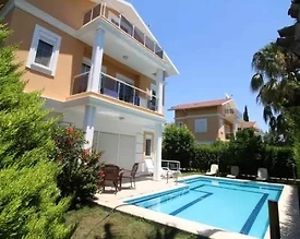 Serik Kadriye'de Merkeze Yakın Konumda, Özel Havuzlu, Kiralık Villa - 2