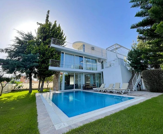 Serik Kadriye'de Merkeze Yakın, Özel Havuzlu, Kiralık Villa - 1