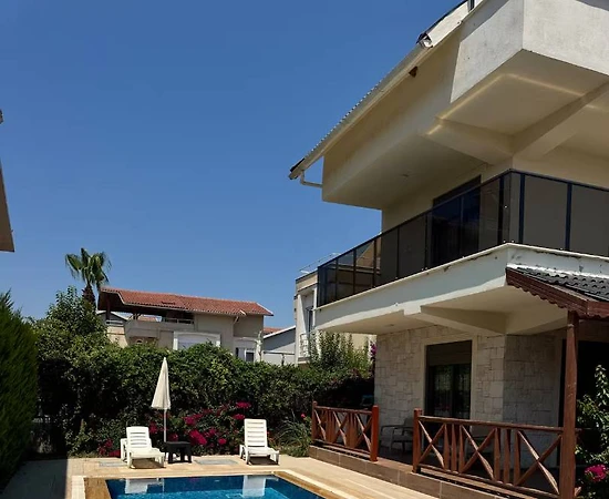 Serik Kadriye'de Merkezi Konumda, Özel Havuzlu, Kiralık Villa - 1