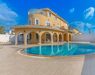 Serik Kadriye'de Merkezi Konumda, Özel Havuzlu, Konforlu Villa - 2