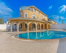 Serik Kadriye'de Merkezi Konumda, Özel Havuzlu, Konforlu Villa - 2