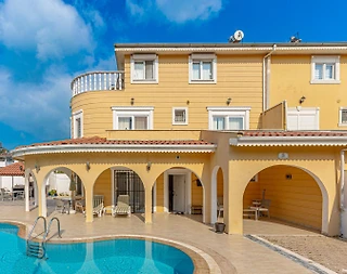 Serik Kadriye'de Merkezi Konumda, Özel Havuzlu, Konforlu Villa - 3