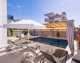 Serik Kadriye'de Modern Tasarımlı, Özel Havuzlu, Şık Villa - 3