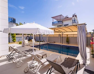 Serik Kadriye'de Modern Tasarımlı, Özel Havuzlu, Şık Villa - 3