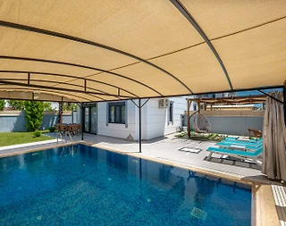 Serik Kadriye'de Modern Tasarımlı, Özel Havuzlu, Şık Villa - 4