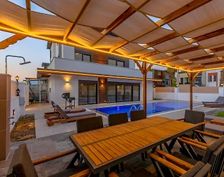 Serik Kadriye'de Nezih Konumda, Özel Havuzlu, Lüks Villa - 2