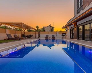 Serik Kadriye'de Nezih Konumda, Özel Havuzlu, Lüks Villa - 3