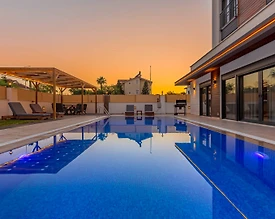 Serik Kadriye'de Nezih Konumda, Özel Havuzlu, Lüks Villa - 3