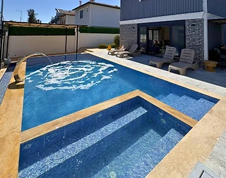 Serik Kadriye'de Sakin Konumda, Isıtmalı Havuzlu, Lüks Villa - 5