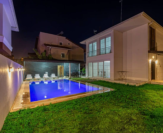 Serik Kadriye'de Sakin Konumda, Özel Havuzlu, Modern Villa - 1