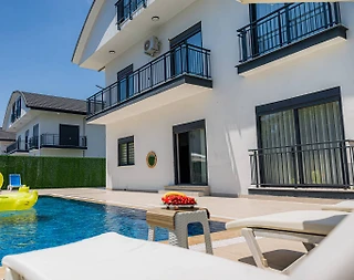 Serik Kadriye'de Sakin Konumda, Özel Havuzlu, Modern Villa - 1