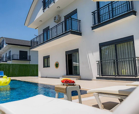 Serik Kadriye'de Sakin Konumda, Özel Havuzlu, Modern Villa - 1