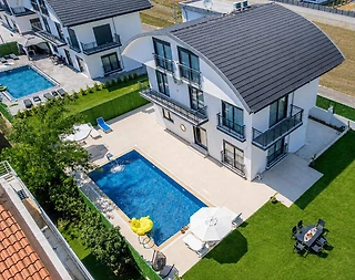 Serik Kadriye'de Sakin Konumda, Özel Havuzlu, Modern Villa - 3