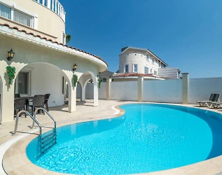 Serik Kadriye'de Şık Tasarımlı, Özel Havuzlu, Şık Villa - 2