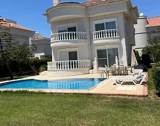 Serik Kadriye'de Site İçerisinde, Özel Havuzlu, 4+1 Villa - 1