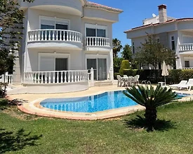 Serik Kadriye'de Site İçerisinde, Özel Havuzlu, 4+1 Villa - 2