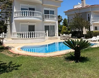 Serik Kadriye'de Site İçerisinde, Özel Havuzlu, 4+1 Villa - 2