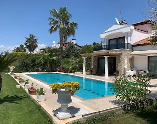 Serik Kadriye'de Site İçerisinde, Özel Havuzlu, Lüks Villa - 1