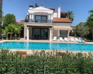 Serik Kadriye'de Site İçerisinde, Özel Havuzlu, Lüks Villa - 3