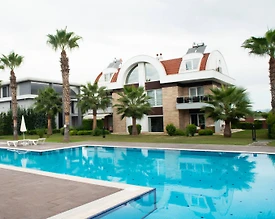 Serik Kadriye'de Tesis İçerisinde, Ortak Havuzlu, Konforlu Villa - 2