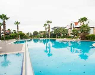 Serik Kadriye'de Tesis İçerisinde, Ortak Havuzlu, Konforlu Villa - 3