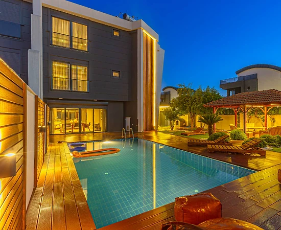 Serik Kadriye'de Yemyeşil Bahçede, Özel Havuzlu, Konforlu Villa - 1