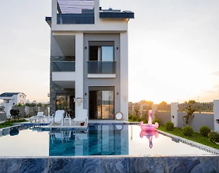 Serik Kadriye'de Yemyeşil Bahçeli, Özel Havuzlu, 4+1 Villa - 1