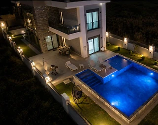 Serik Kadriye'de Yemyeşil Bahçeli, Özel Havuzlu, 4+1 Villa - 4