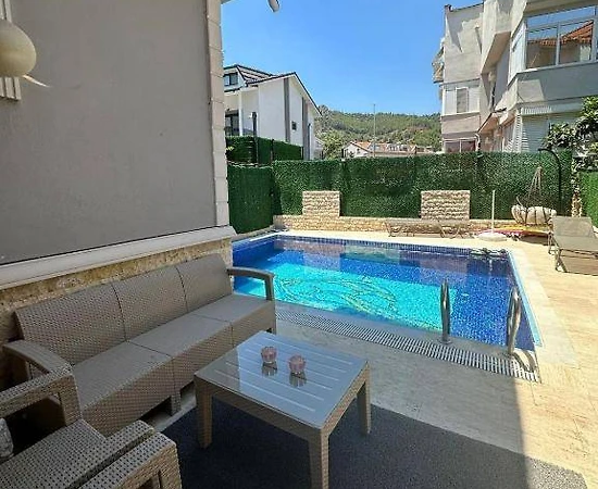 Marmaris Armutalan'da Geniş Ailelere Uygun, Özel Havuzlu, Ferah Villa - 1