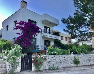 İzmir Karaburun'da Elverişli Konumda, Konforlu, Kiralık Bahçe Katı - 1