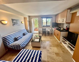 İzmir Karaburun'da Geniş Bahçeli, Çekirdek Ailelere Uygun, Kiralık Daire - 4