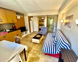 İzmir Karaburun'da Bahçeli, Çekirdek Ailelere Uygun, Kiralık Daire - 2